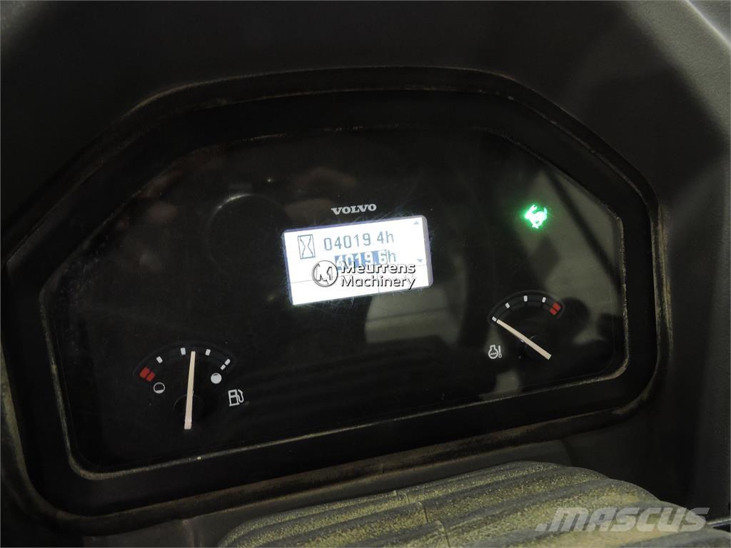 Volvo L30G + FORK Колесни товарачи