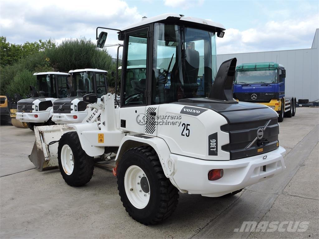 Volvo L30G + FORK Колесни товарачи