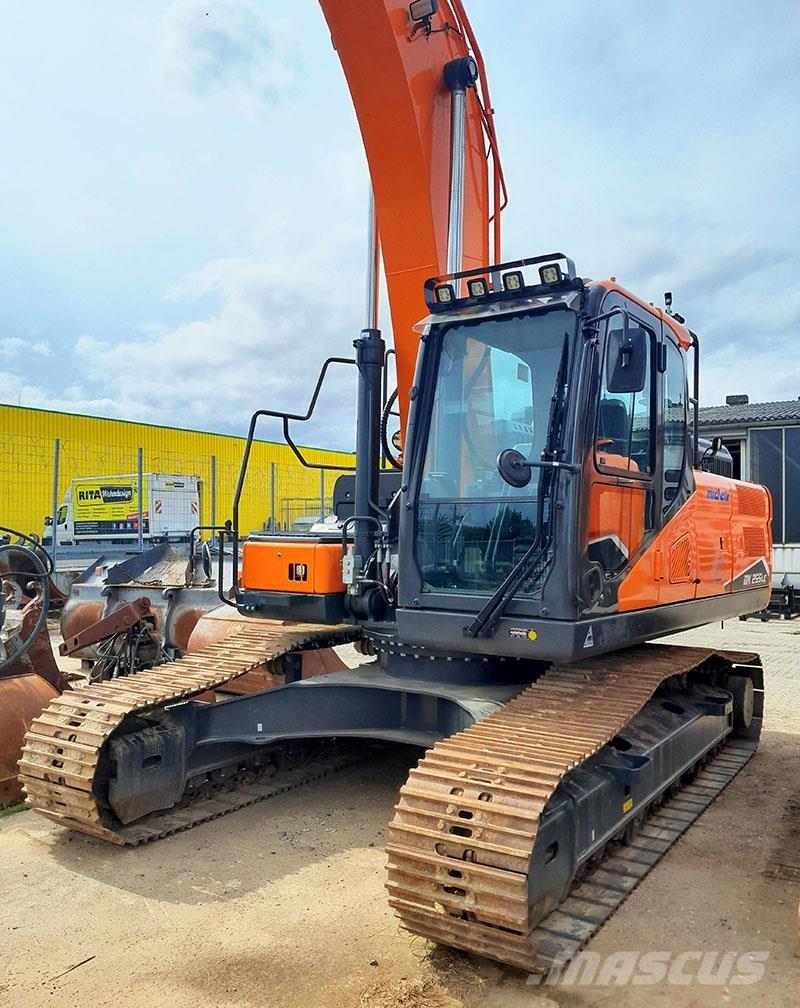 Develon DX 225 LC-7 Верижен екскаватор