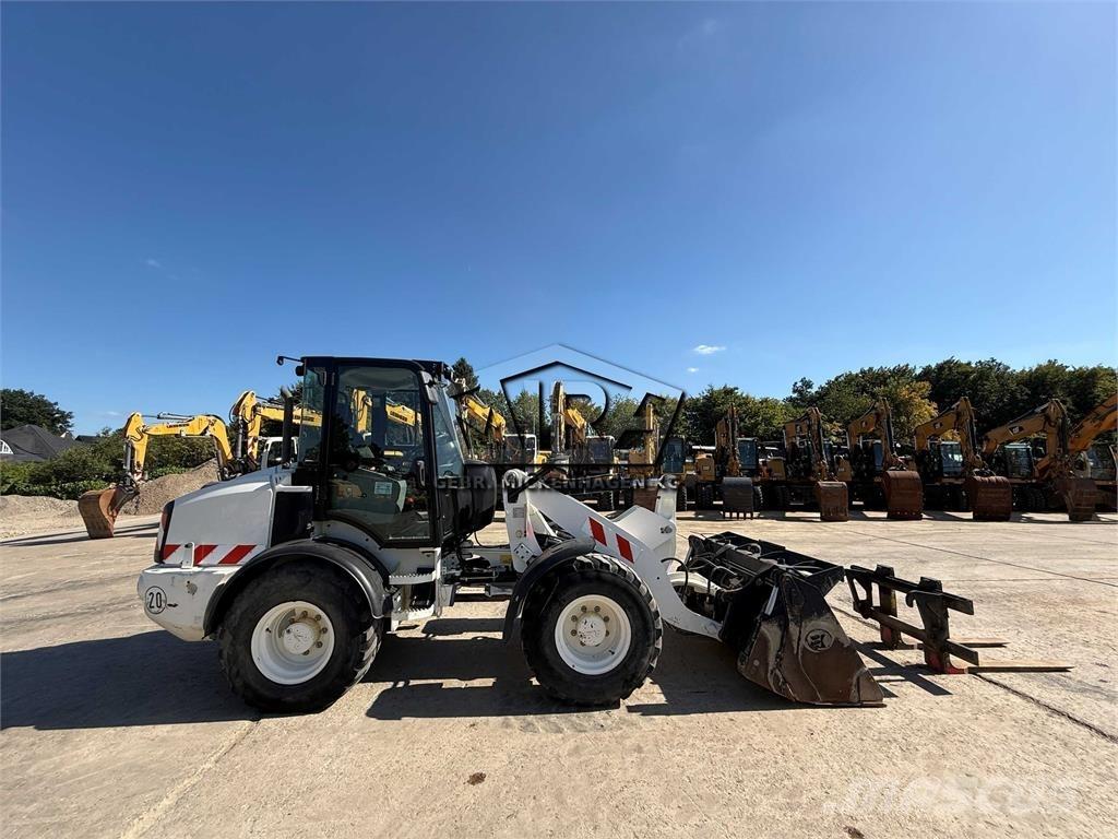 CAT 908 M Колесни товарачи