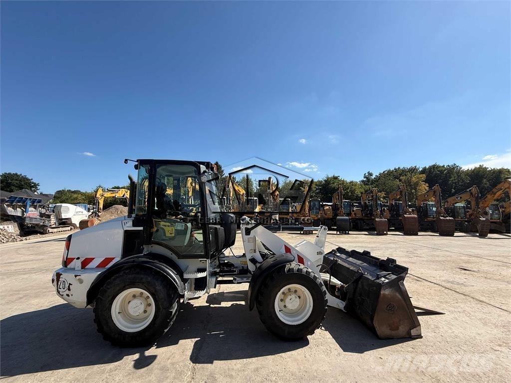 CAT 908 M Колесни товарачи