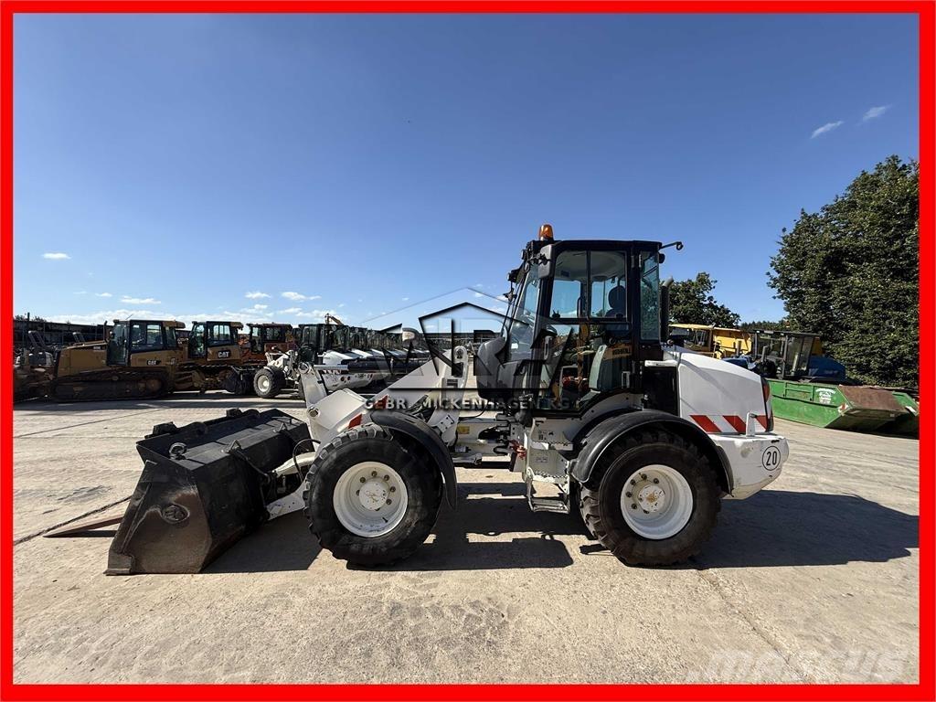 CAT 908 M Колесни товарачи