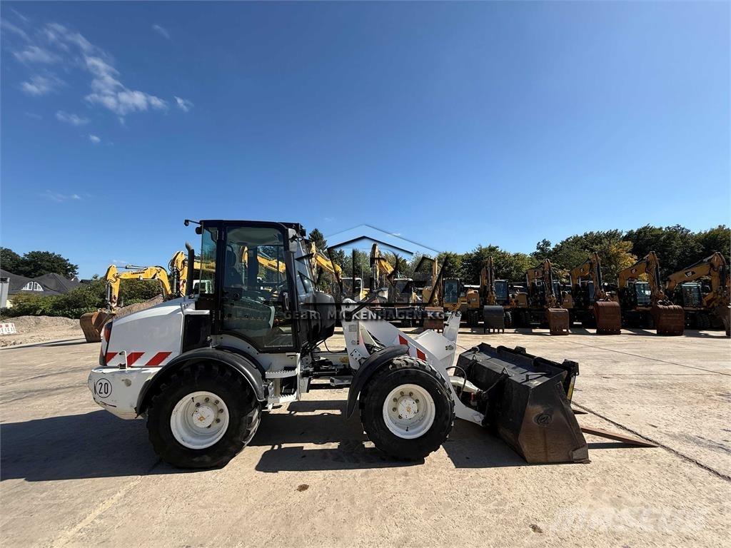 CAT 908 M Колесни товарачи