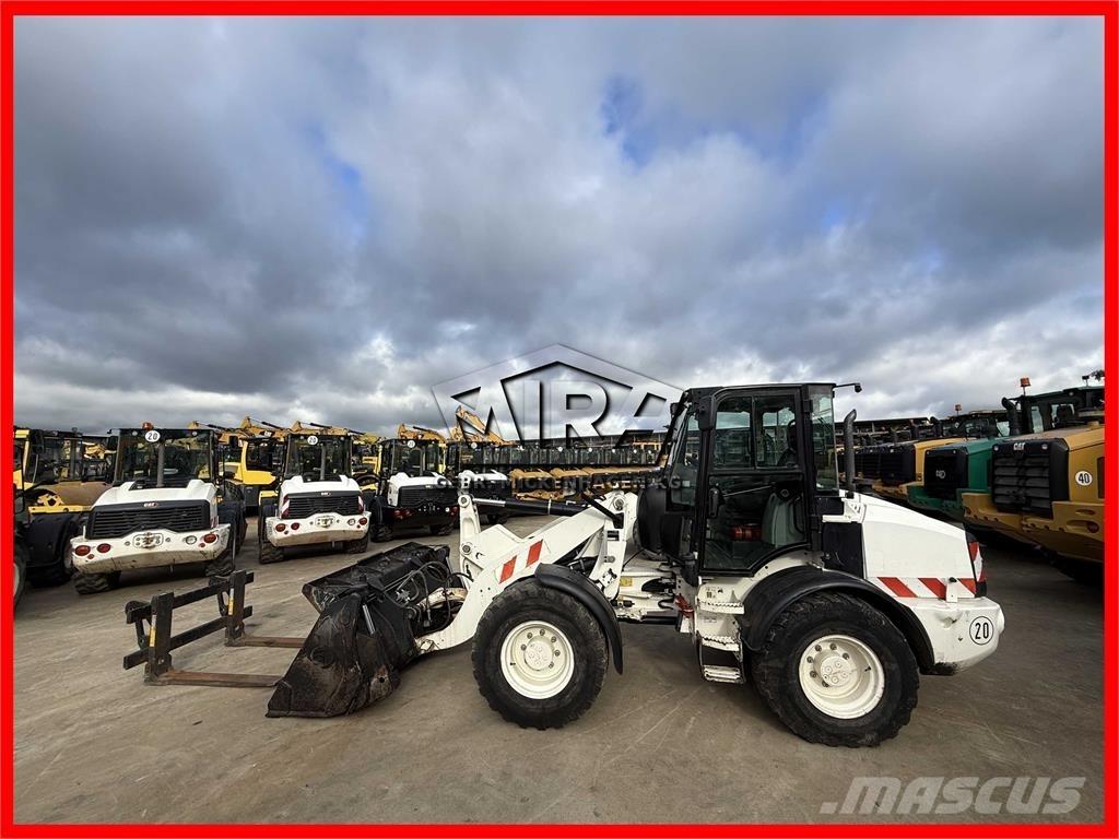 CAT 908 M Колесни товарачи