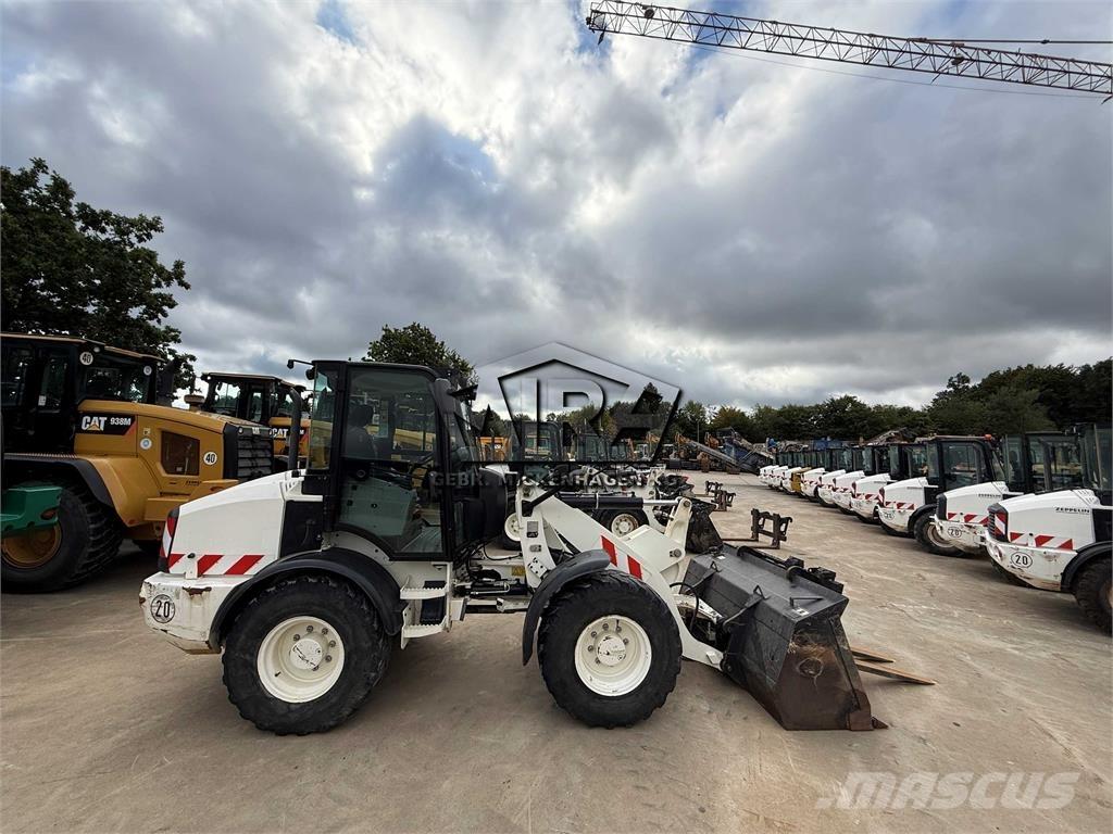 CAT 908 M Колесни товарачи