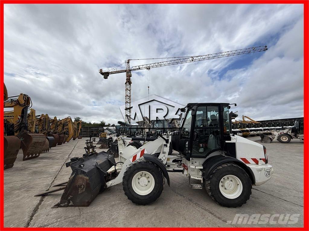 CAT 908 M Колесни товарачи