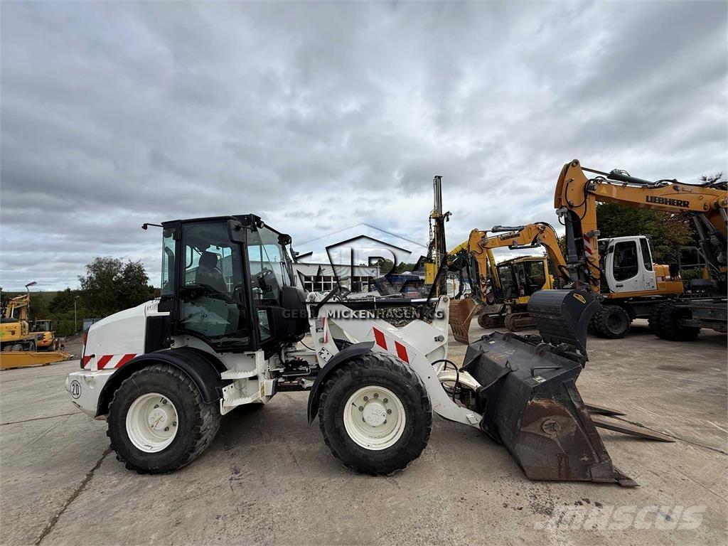 CAT 908 M Колесни товарачи