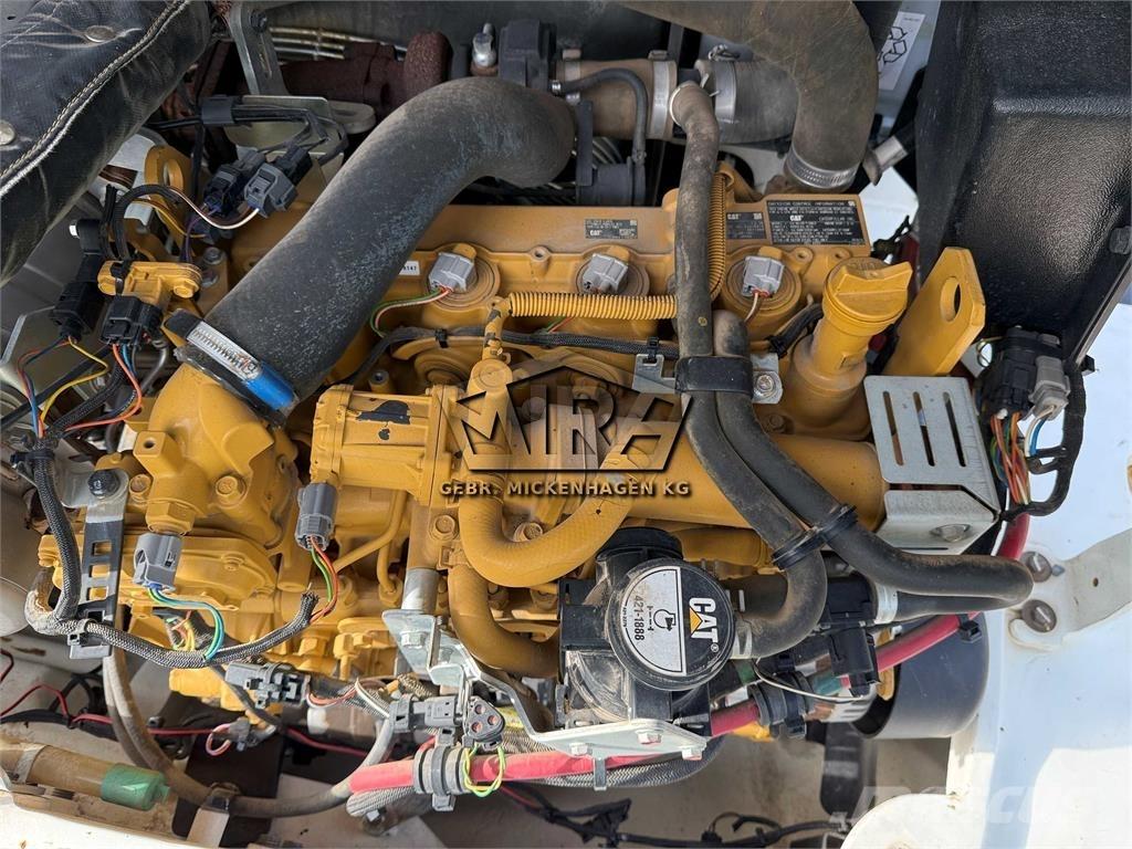 CAT 908 M Колесни товарачи