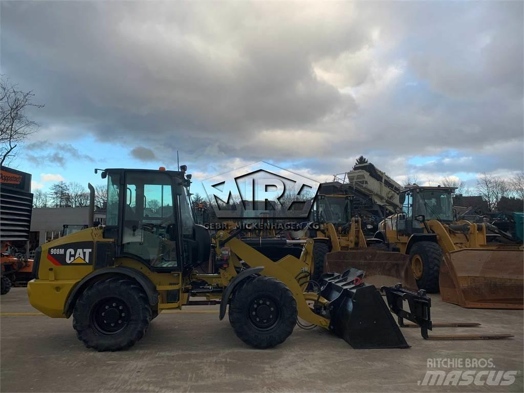 CAT 908M Колесни товарачи