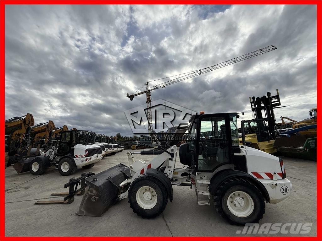 CAT 908M Колесни товарачи
