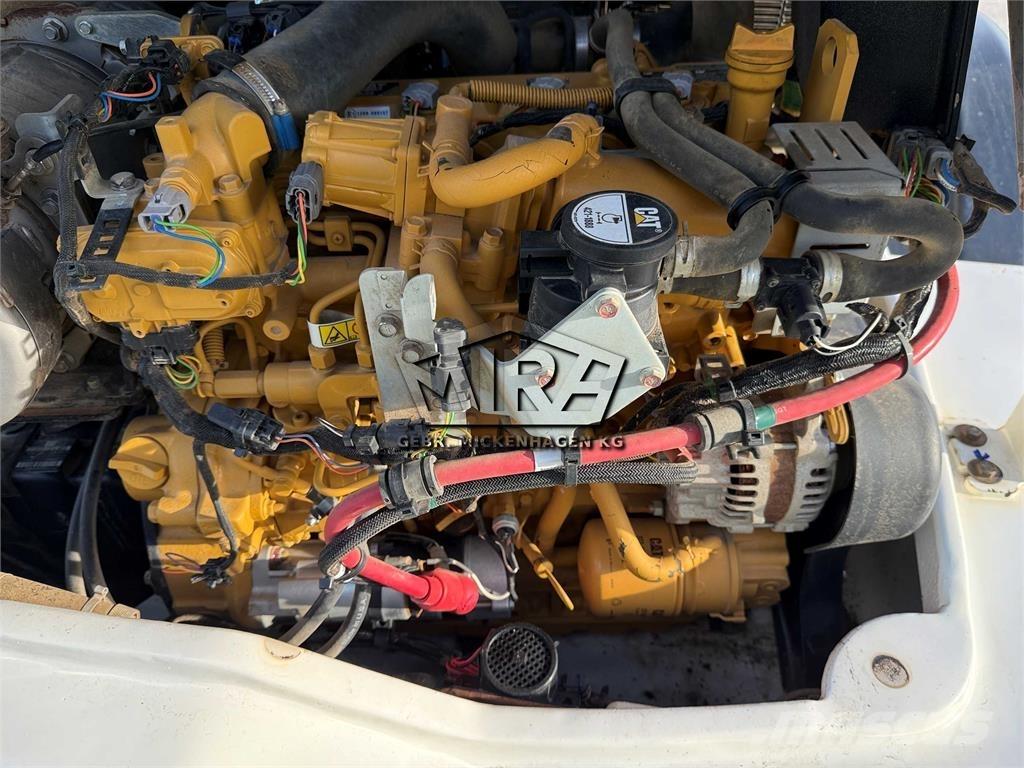 CAT 908M Колесни товарачи