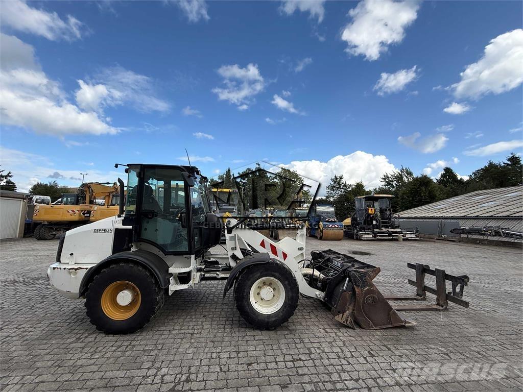 CAT 908M Колесни товарачи