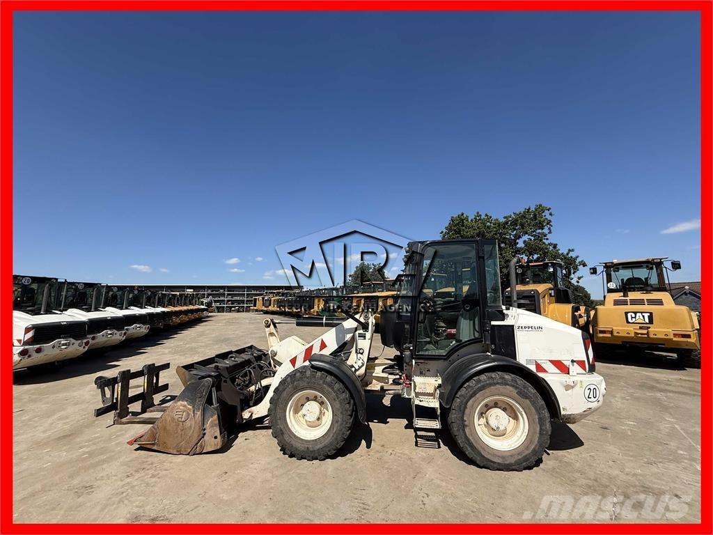 CAT 908M Колесни товарачи
