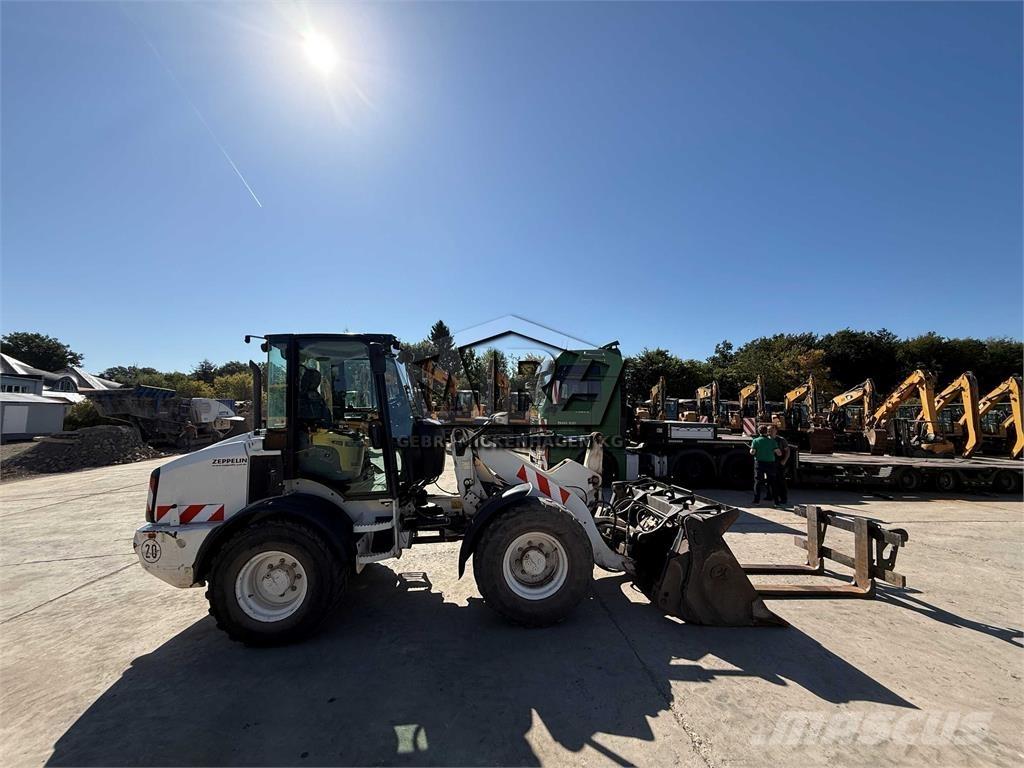CAT 908M Колесни товарачи