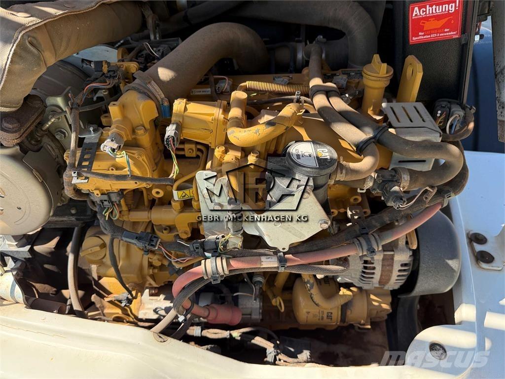 CAT 908M Колесни товарачи