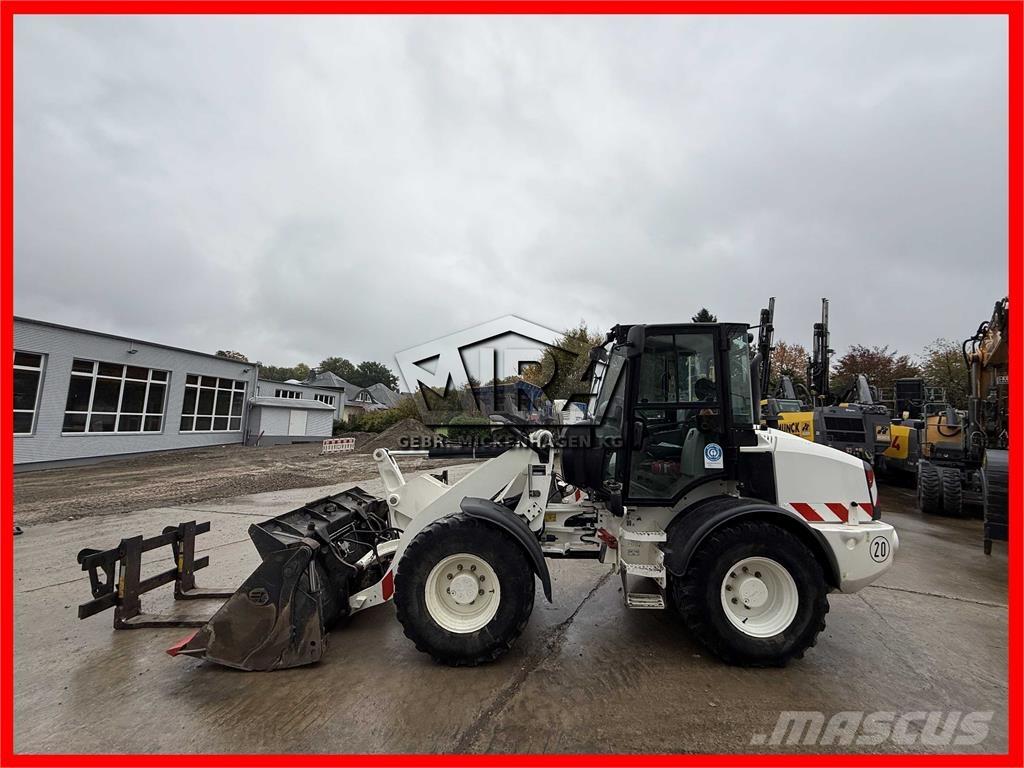 CAT 908M Колесни товарачи