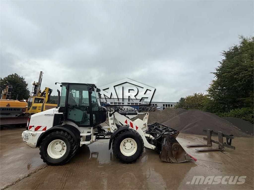 CAT 908M Колесни товарачи
