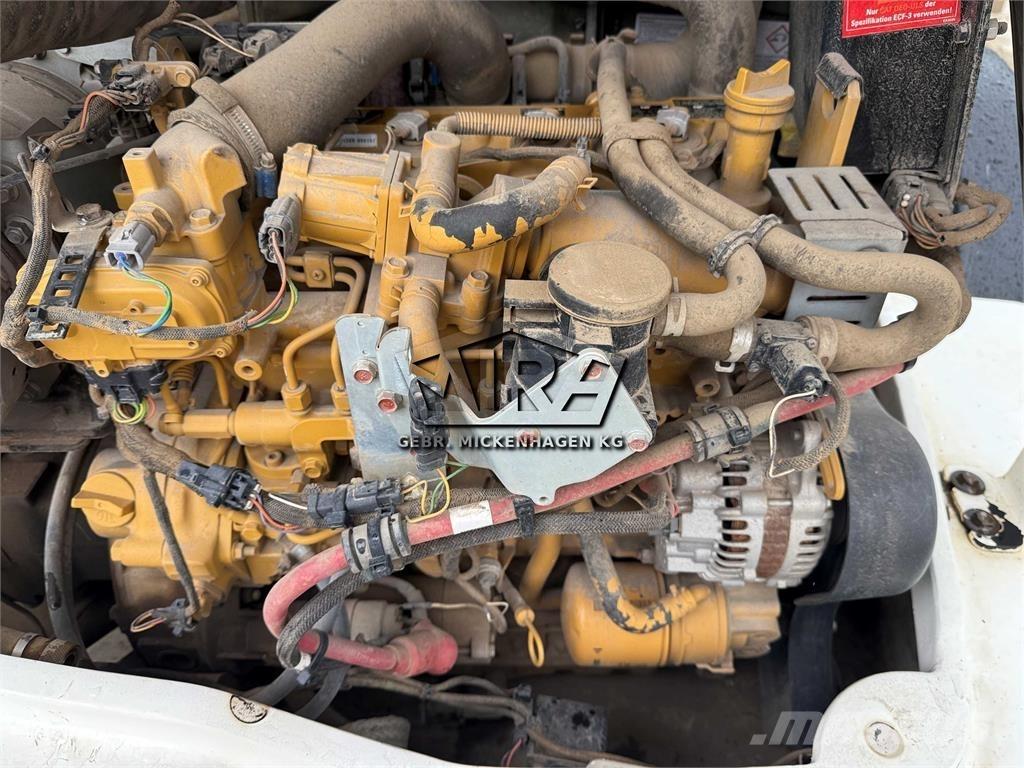 CAT 908M Колесни товарачи