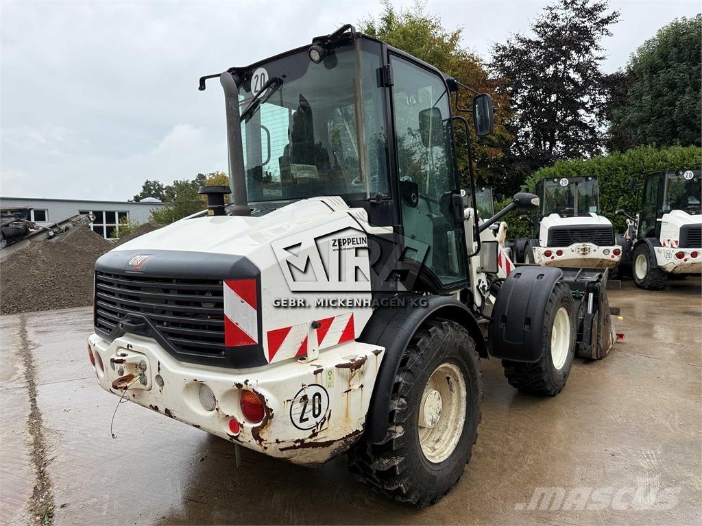 CAT 908M Колесни товарачи
