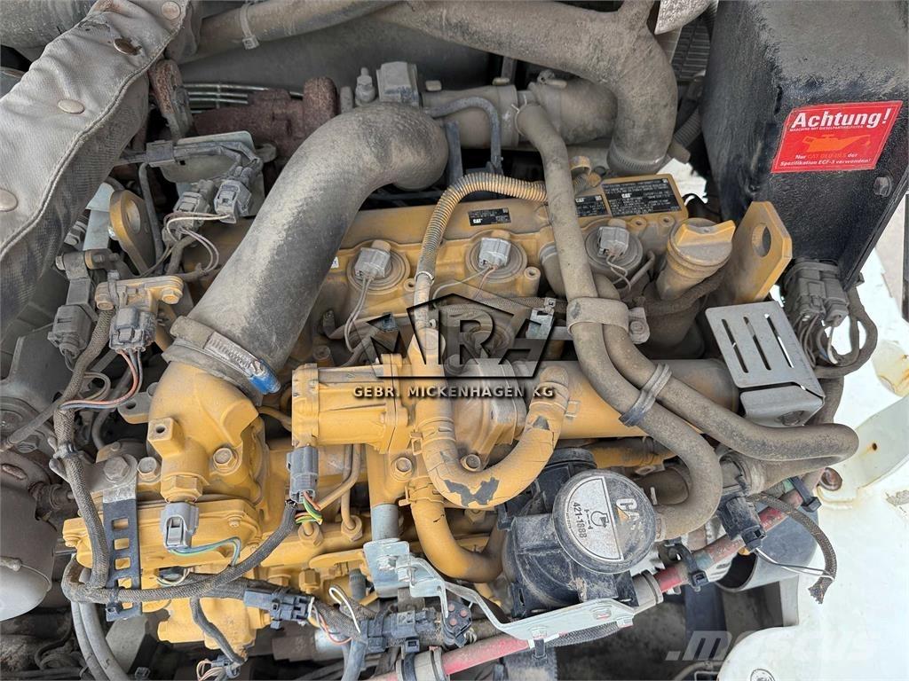 CAT 908M Колесни товарачи