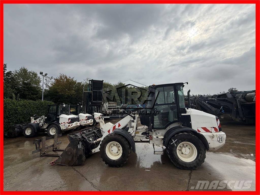 CAT 908M Колесни товарачи