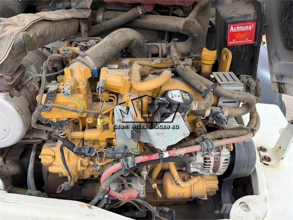 CAT 908M Колесни товарачи