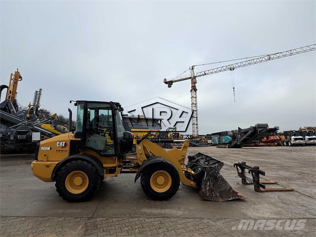 CAT 908M Колесни товарачи