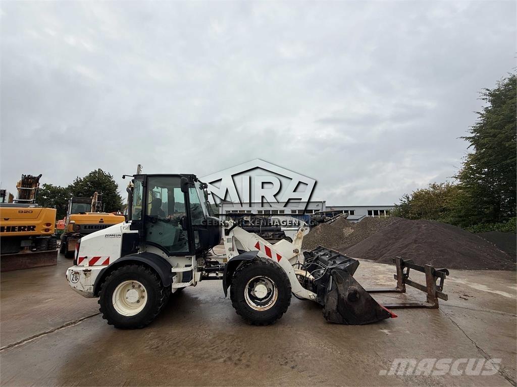 CAT 908M Колесни товарачи