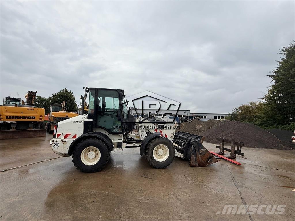 CAT 908M Колесни товарачи