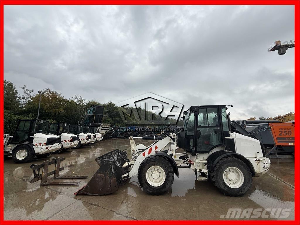 CAT 908M Колесни товарачи