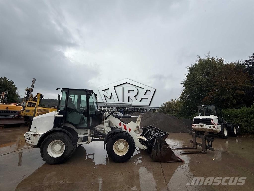 CAT 908M Колесни товарачи