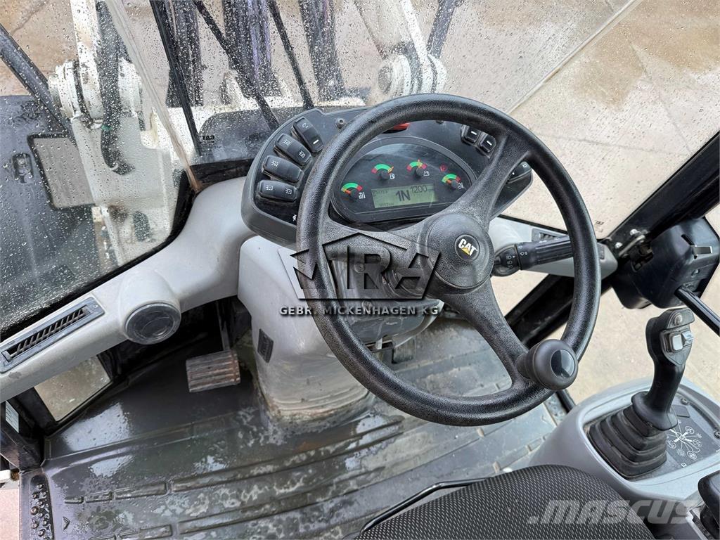 CAT 908M Колесни товарачи