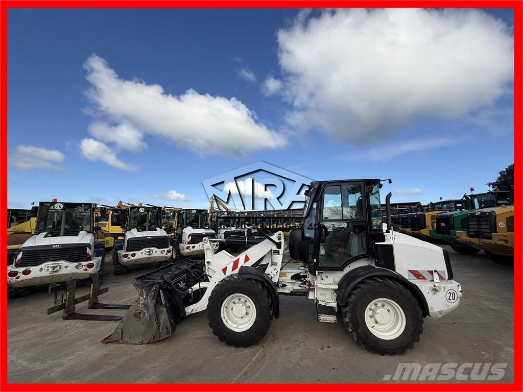 CAT 908M Колесни товарачи