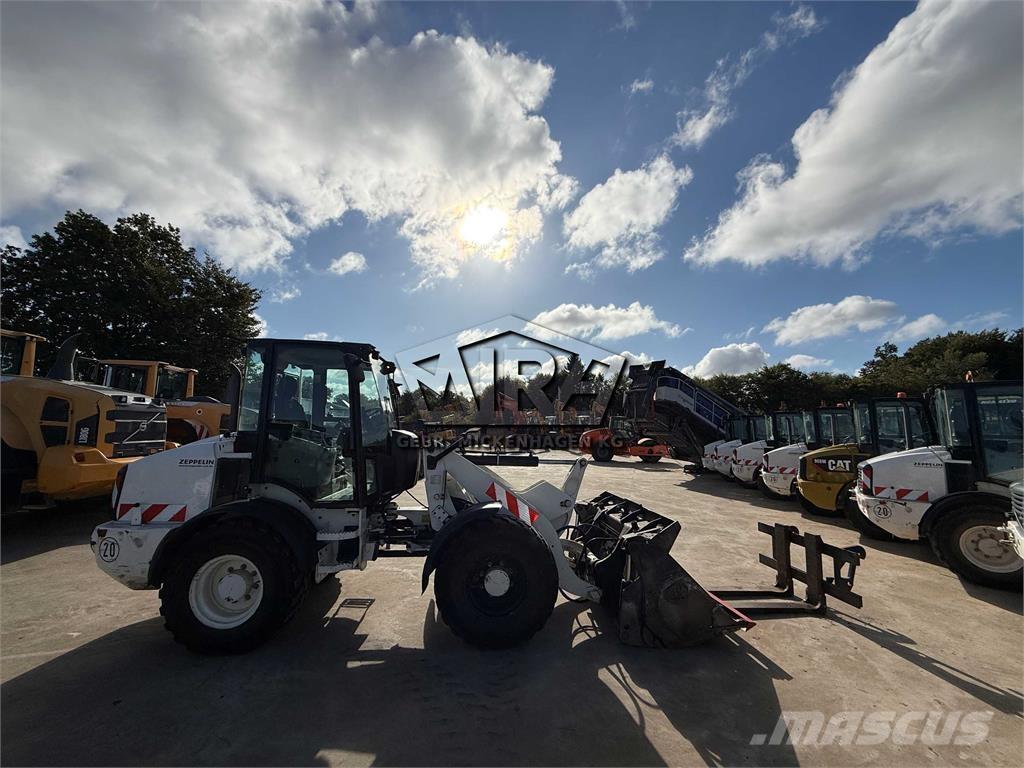 CAT 908M Колесни товарачи
