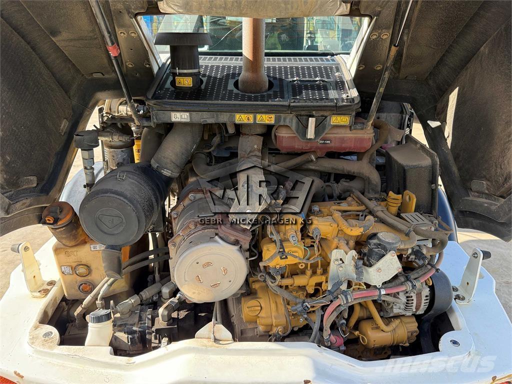 CAT 908M Колесни товарачи