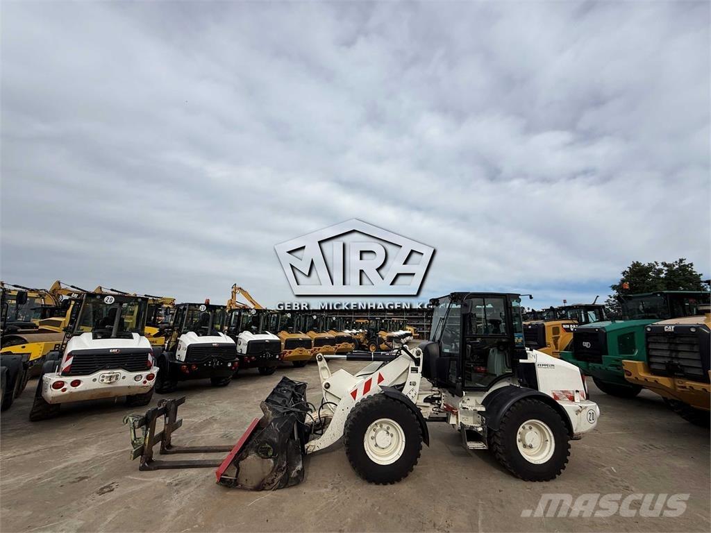 CAT 908M Колесни товарачи