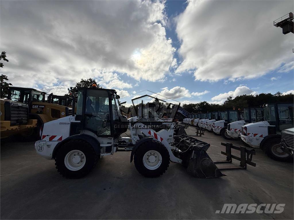 CAT 908M Колесни товарачи