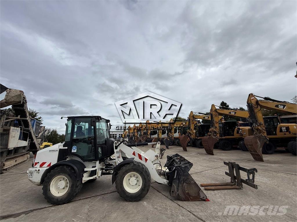 CAT 908M Колесни товарачи