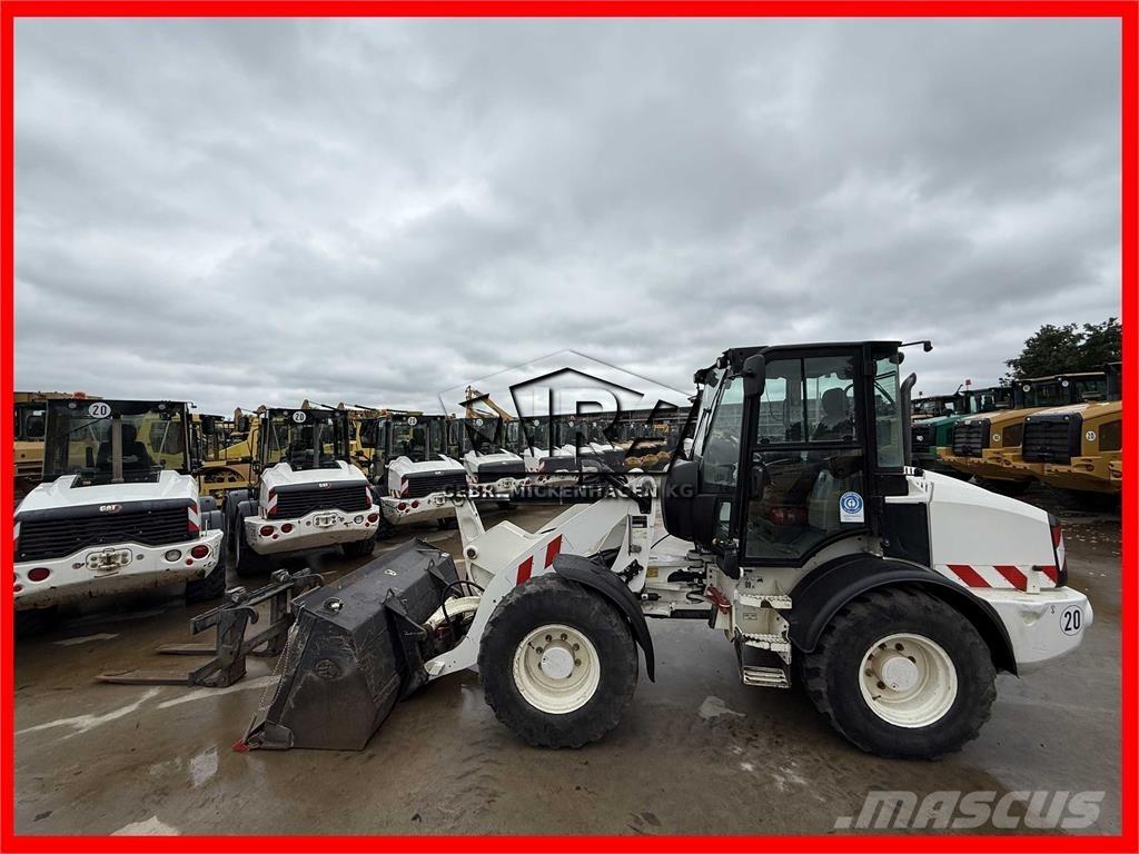 CAT 908M Колесни товарачи