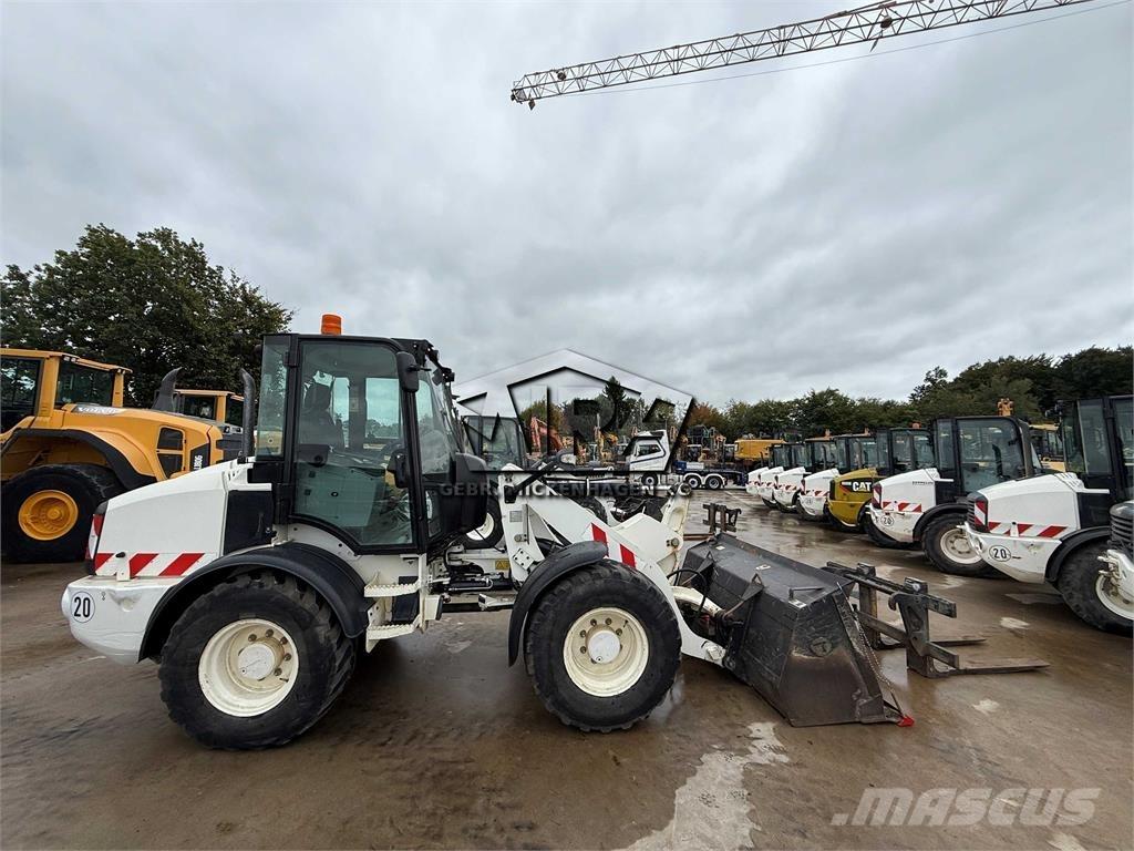 CAT 908M Колесни товарачи