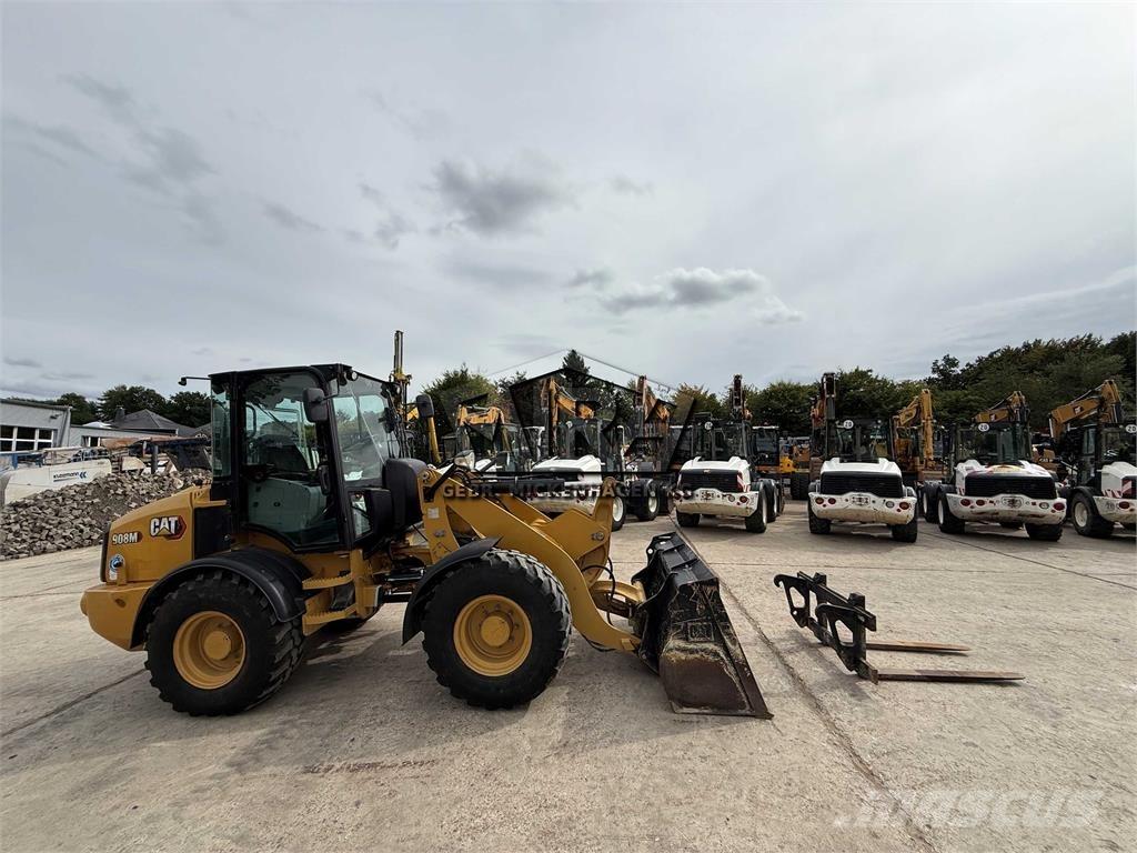 CAT 908M Колесни товарачи