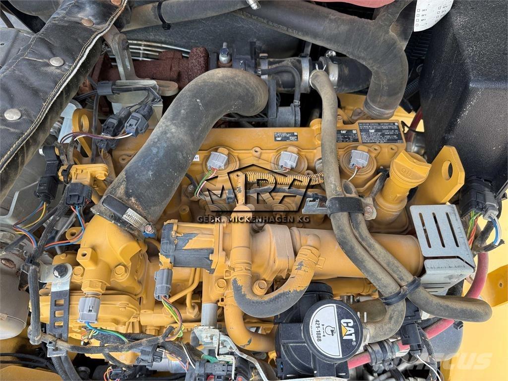 CAT 908M Колесни товарачи