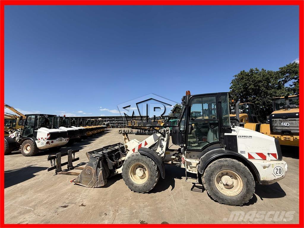 CAT 908M Колесни товарачи