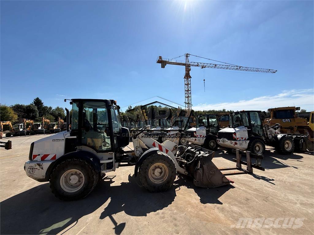 CAT 908M Колесни товарачи