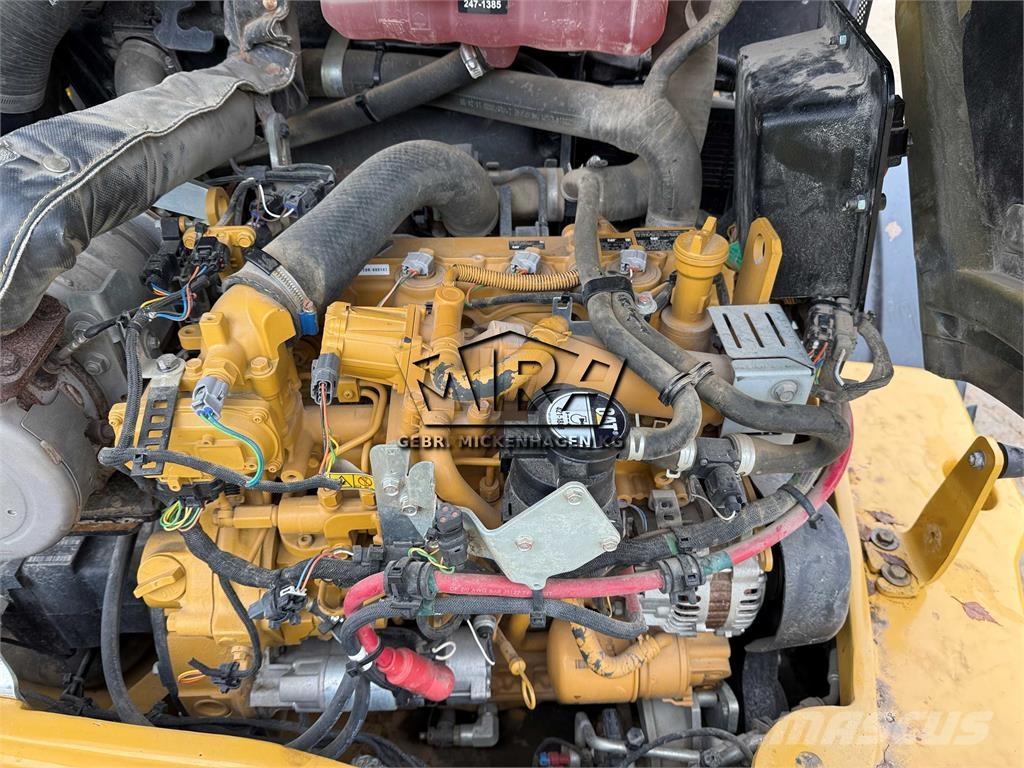 CAT 908M Колесни товарачи