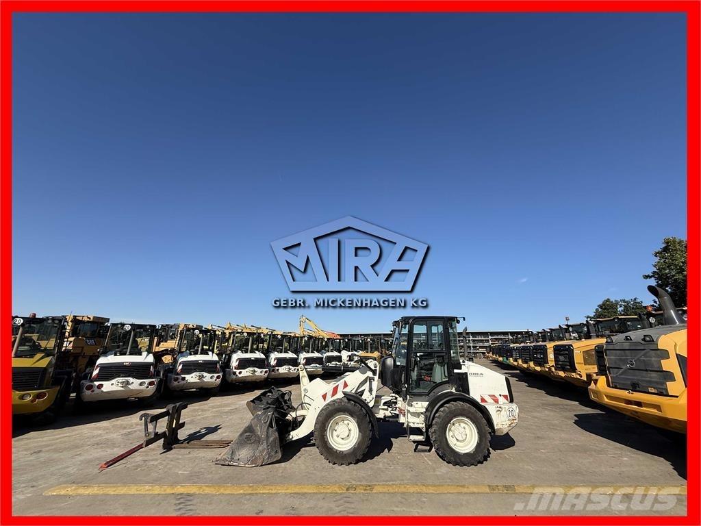 CAT 908M Колесни товарачи