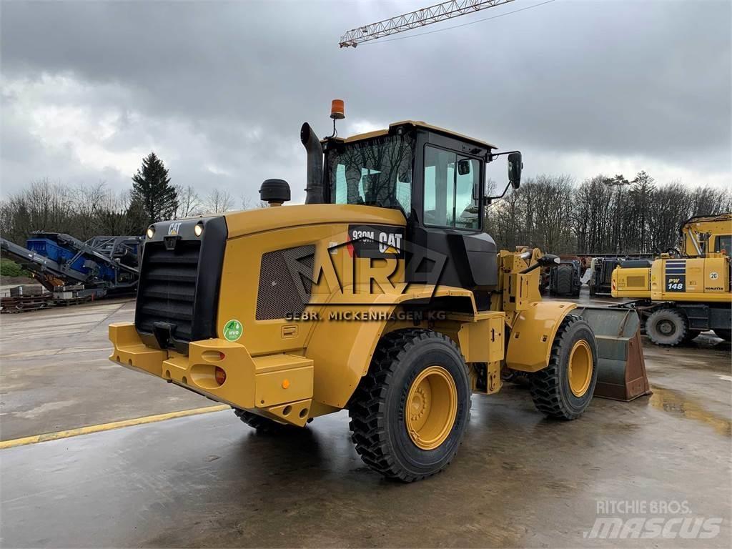 CAT 930M Колесни товарачи