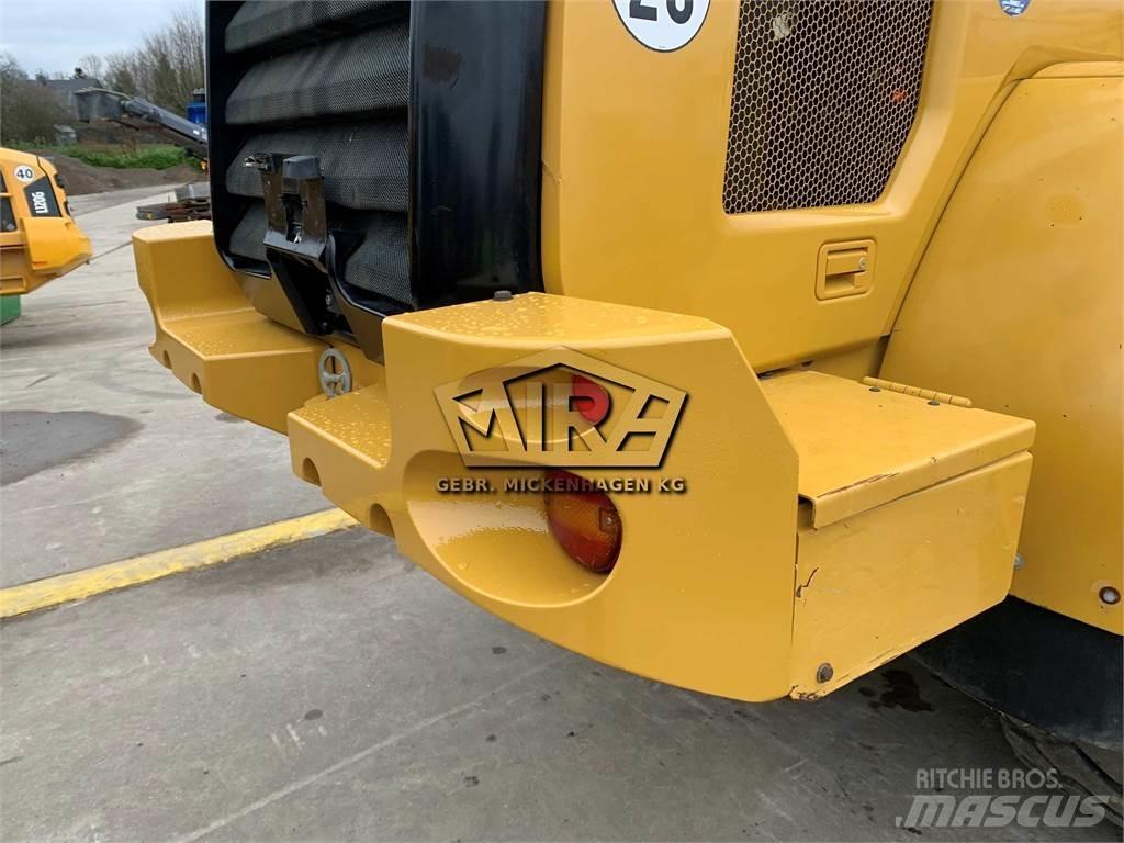 CAT 930M Колесни товарачи