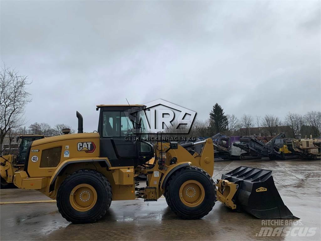 CAT 930M Колесни товарачи