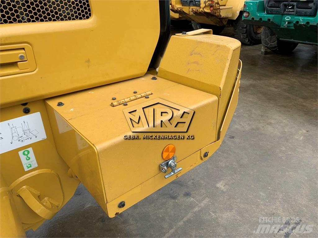 CAT 930M Колесни товарачи